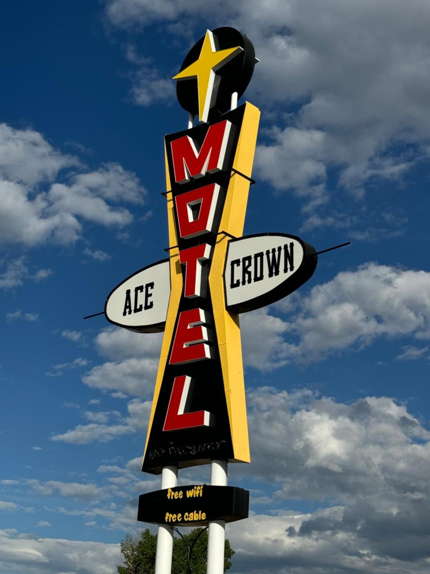 Ace Crown Motel Medicine Hat Dış mekan fotoğraf