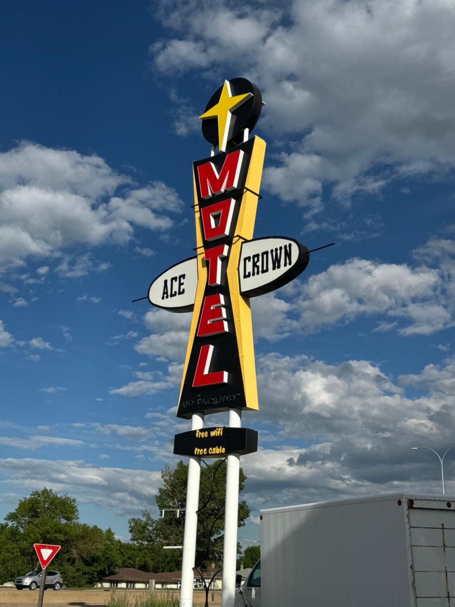 Ace Crown Motel Medicine Hat Dış mekan fotoğraf