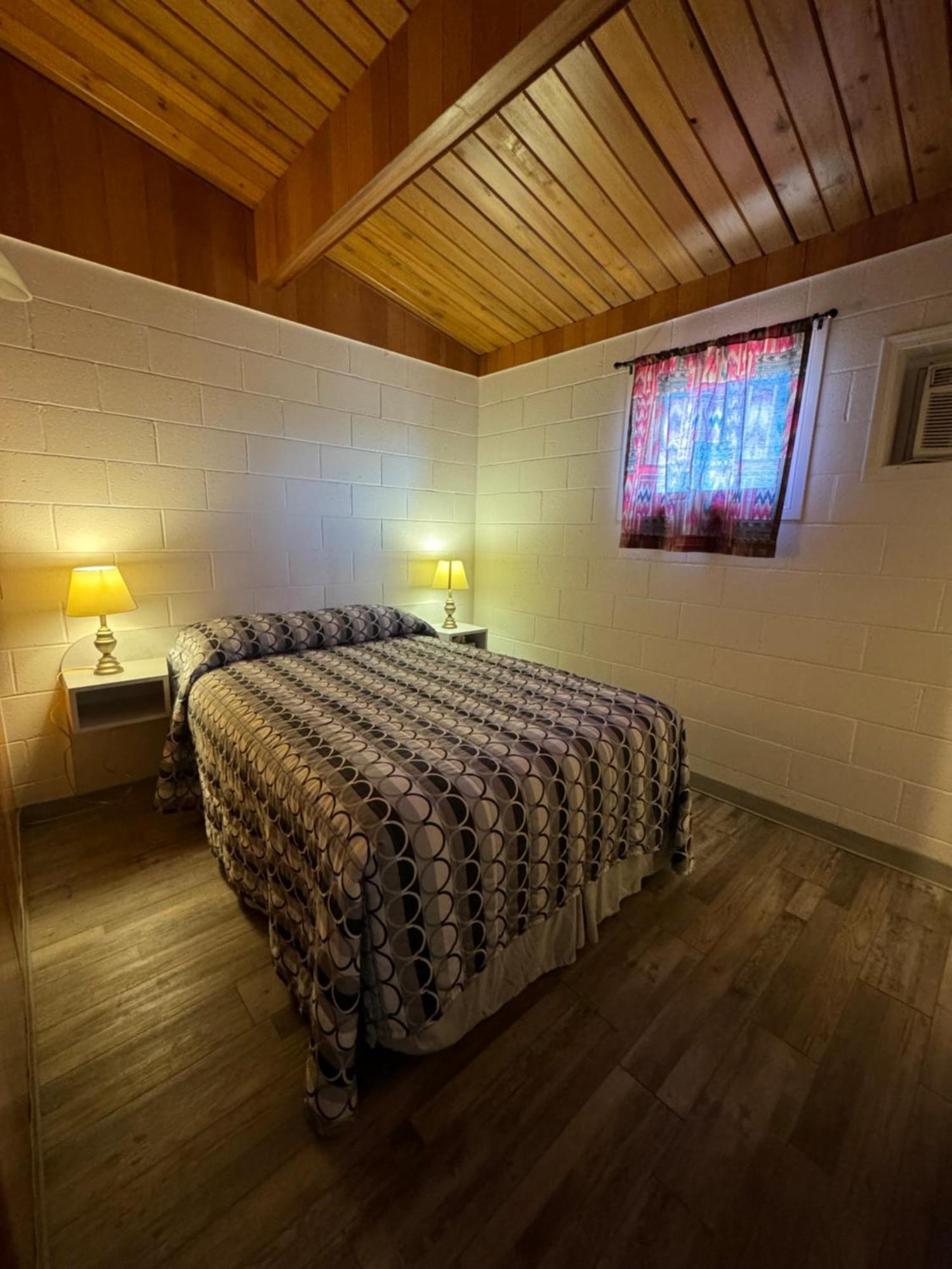 Ace Crown Motel Medicine Hat Dış mekan fotoğraf